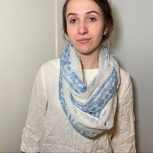 Gap | Light Infinity Scarf with Blue Accents
